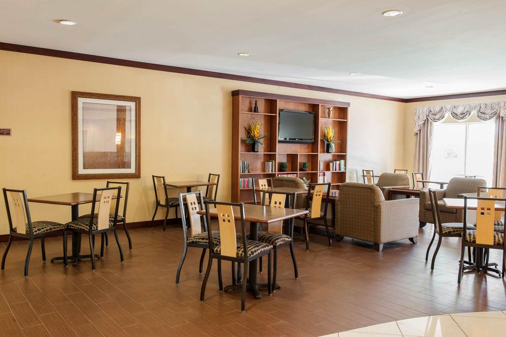 Comfort Suites Southport Екстериор снимка