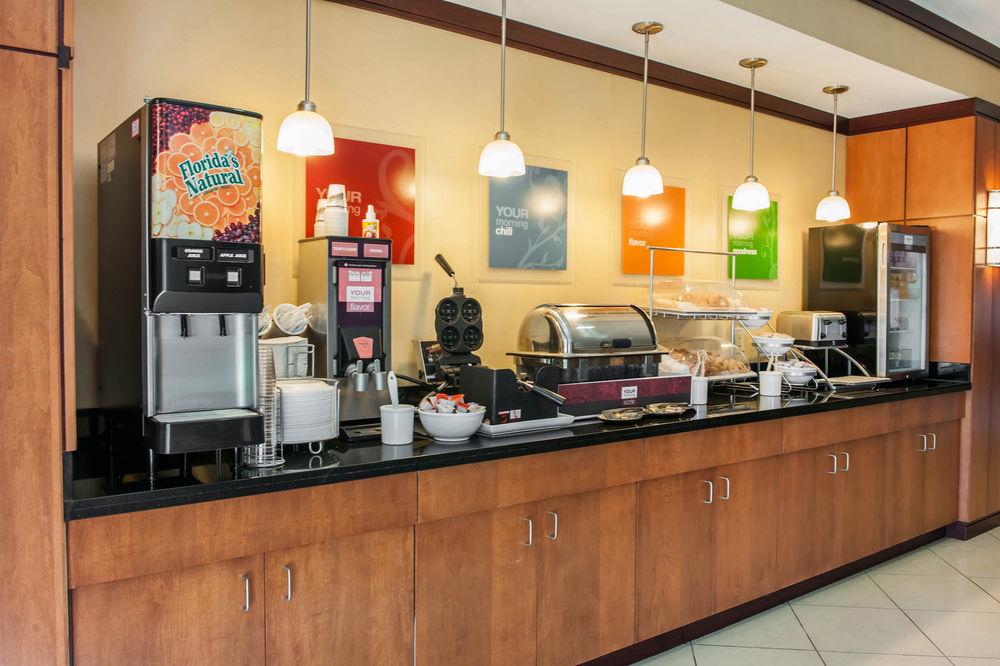 Comfort Suites Southport Екстериор снимка