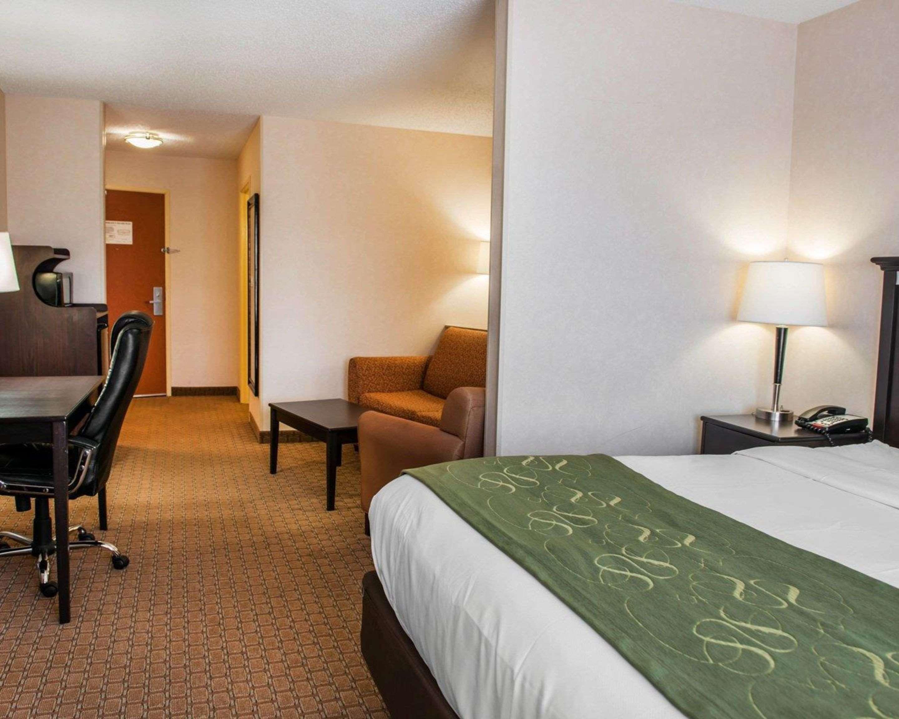 Comfort Suites Southport Екстериор снимка