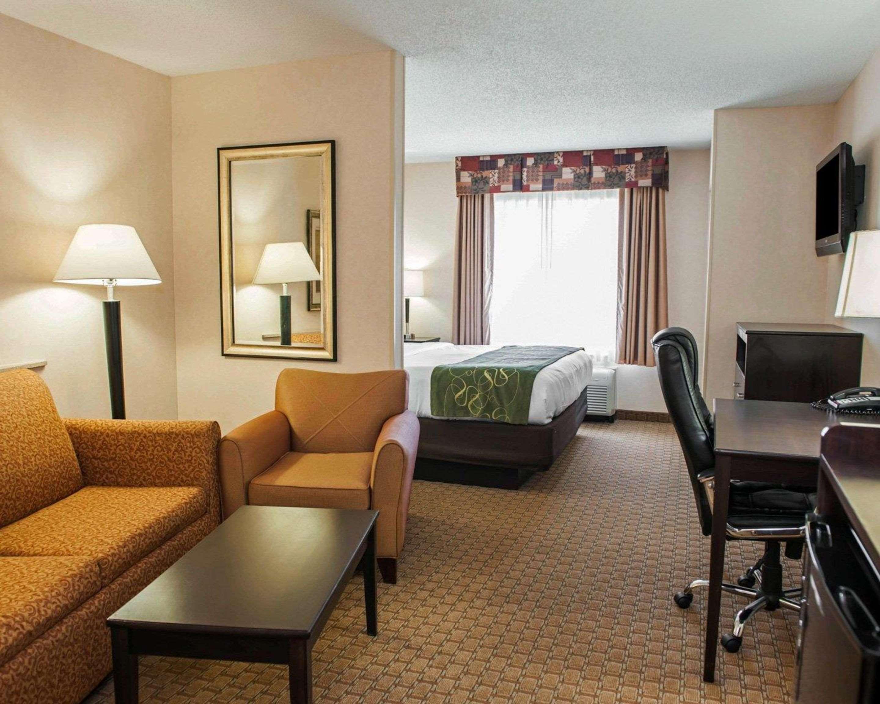 Comfort Suites Southport Екстериор снимка