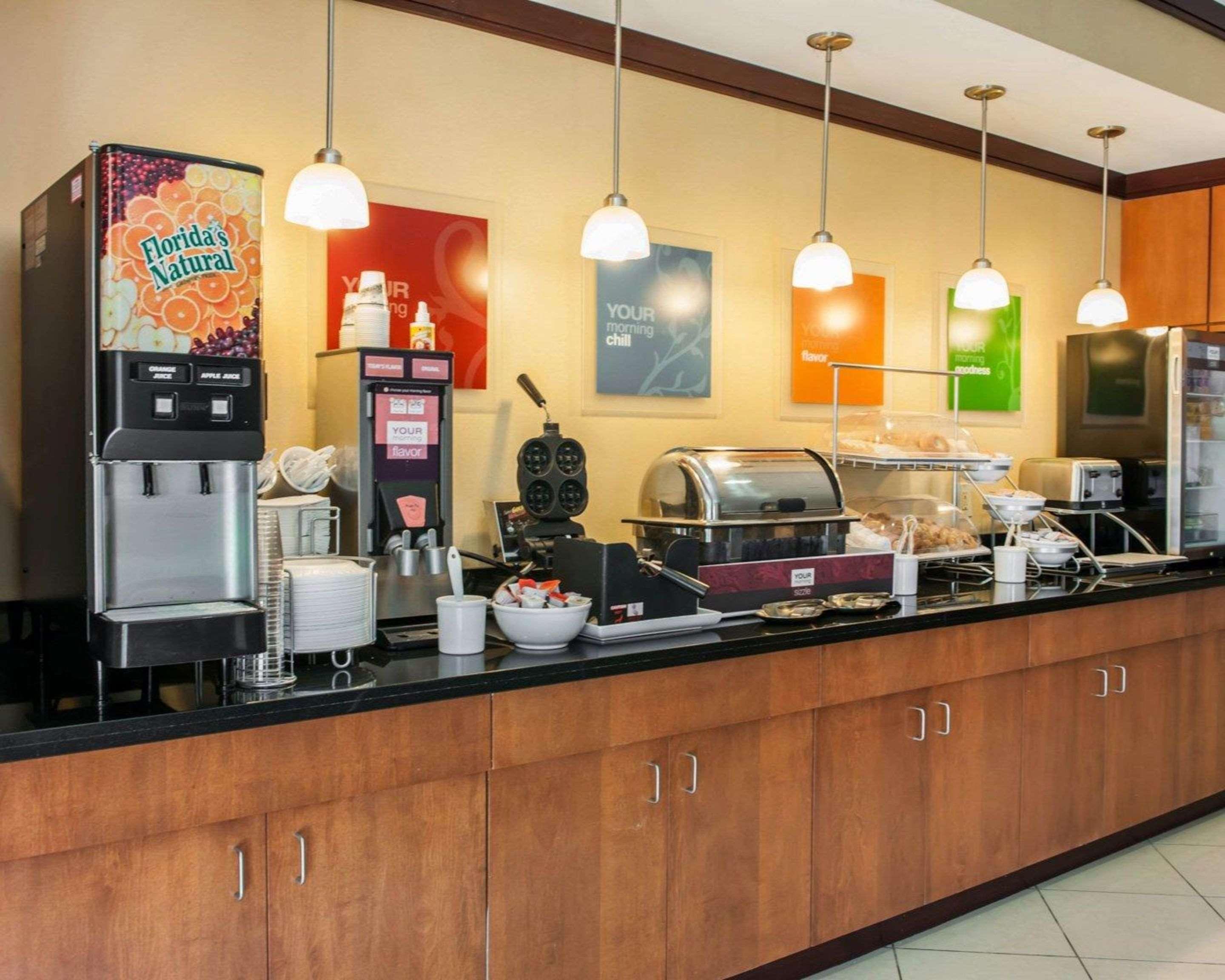 Comfort Suites Southport Екстериор снимка