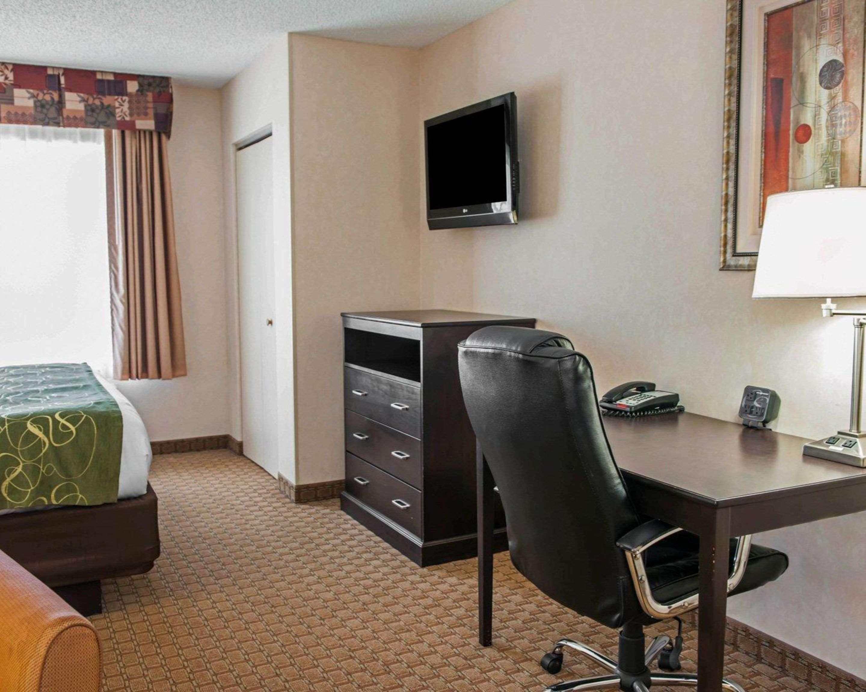 Comfort Suites Southport Екстериор снимка