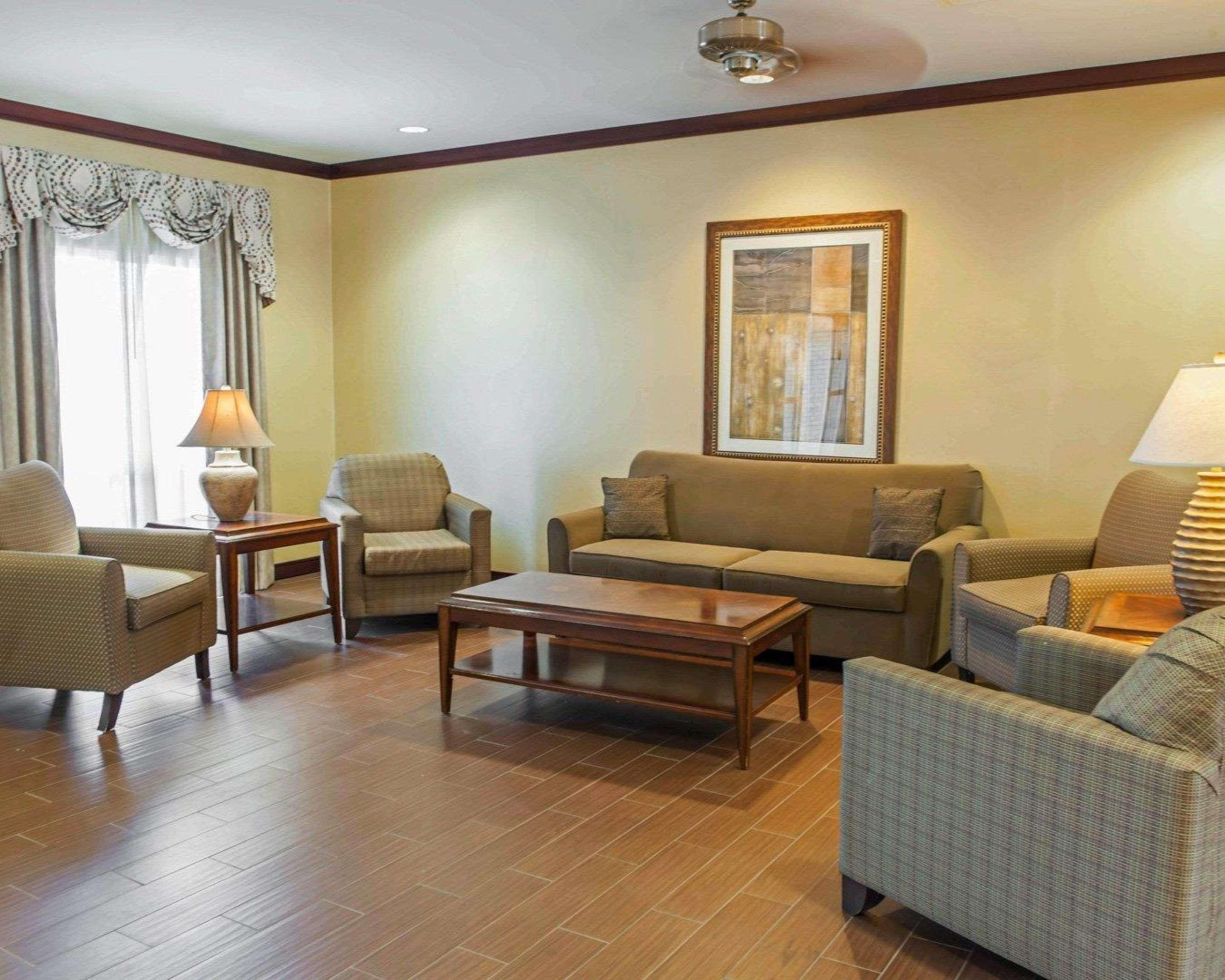 Comfort Suites Southport Екстериор снимка