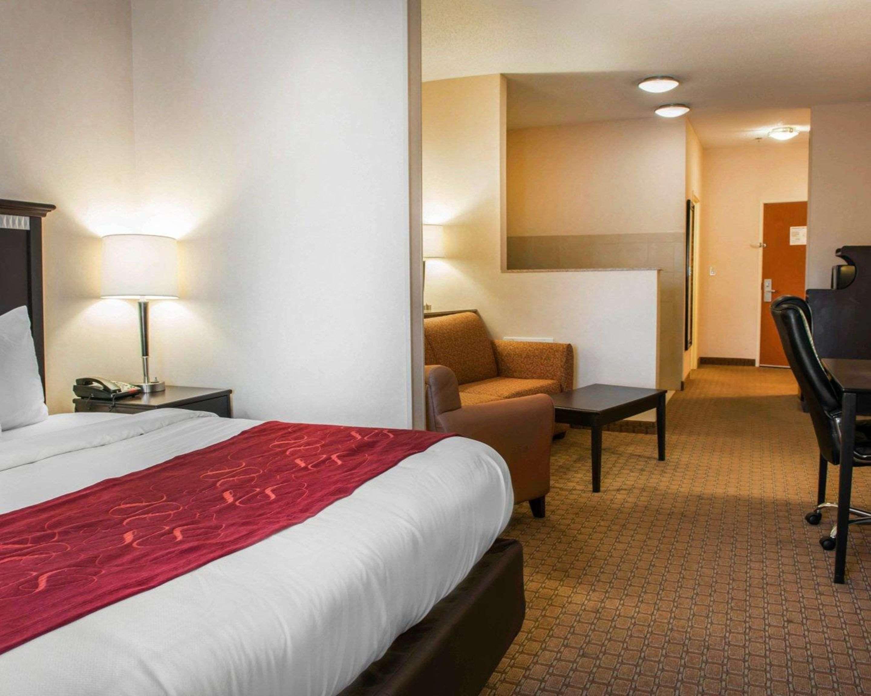 Comfort Suites Southport Екстериор снимка