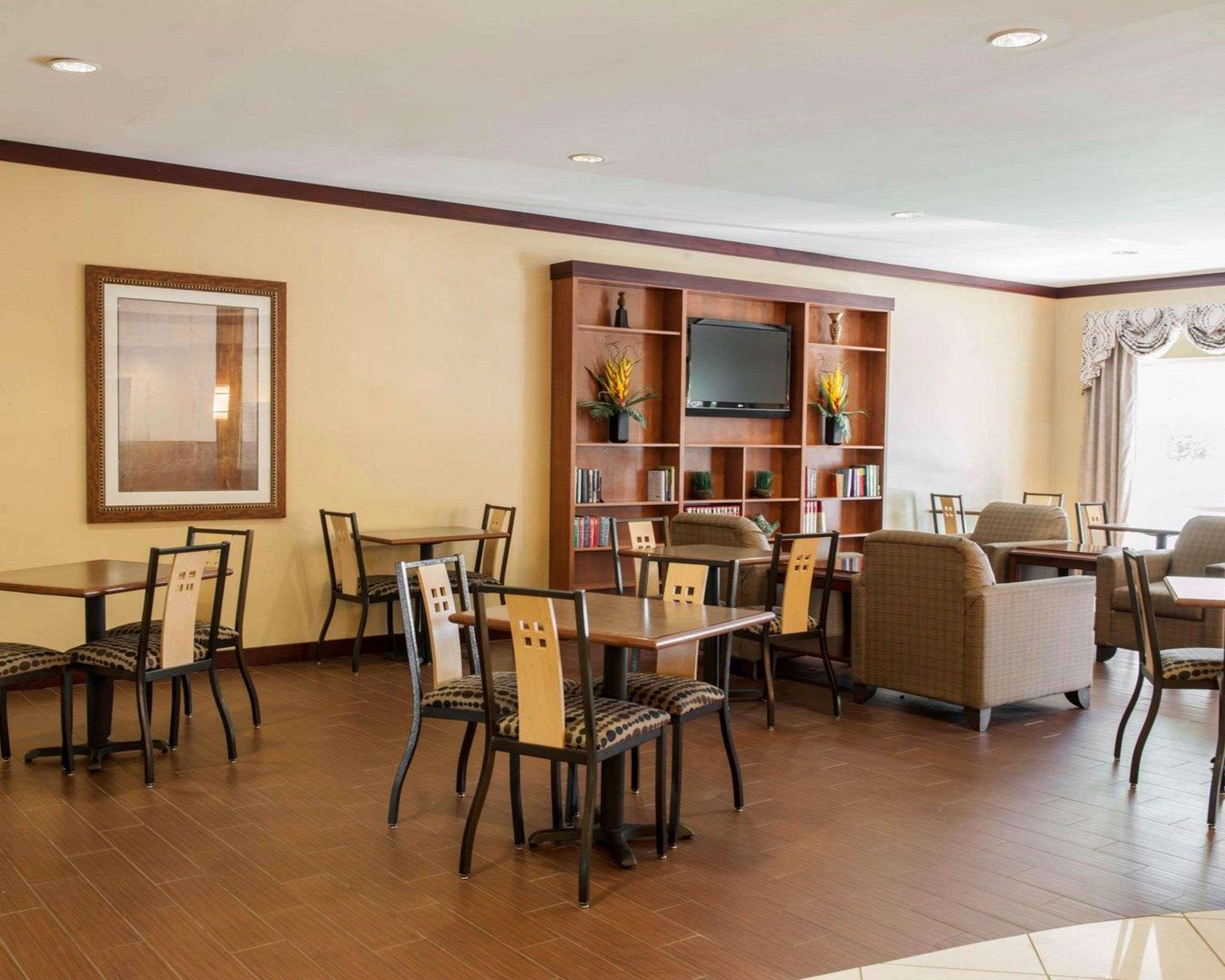 Comfort Suites Southport Екстериор снимка