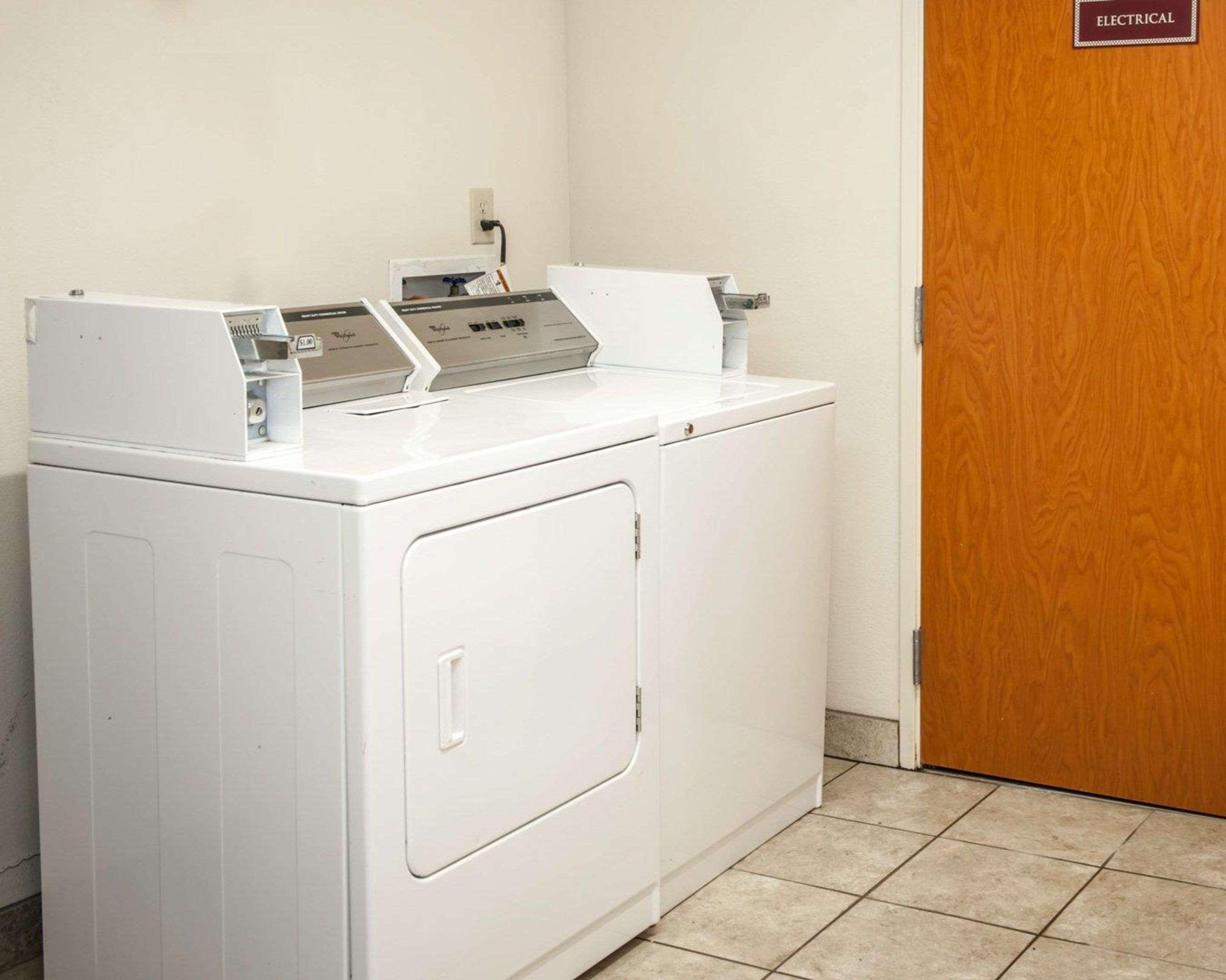 Comfort Suites Southport Екстериор снимка