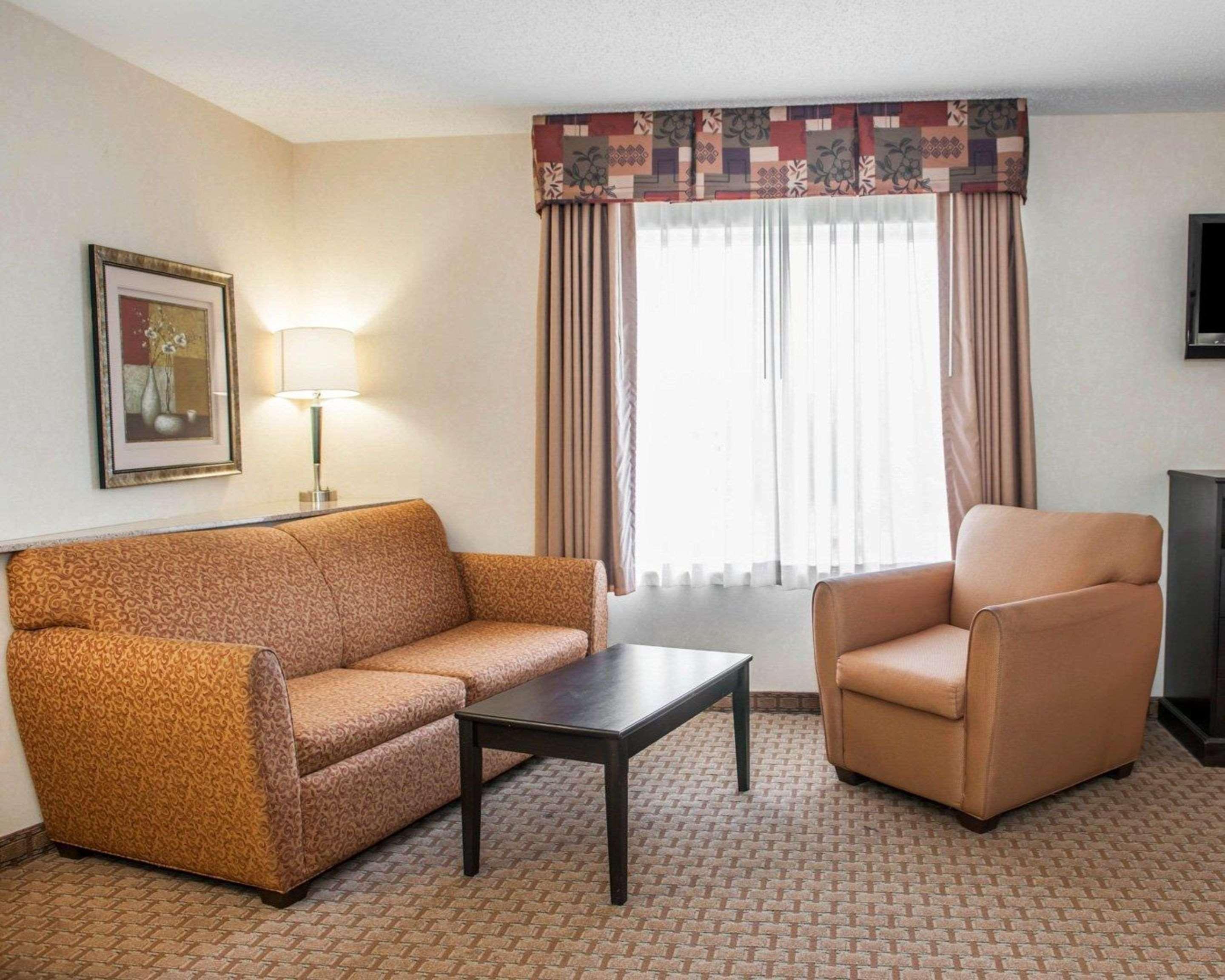Comfort Suites Southport Екстериор снимка