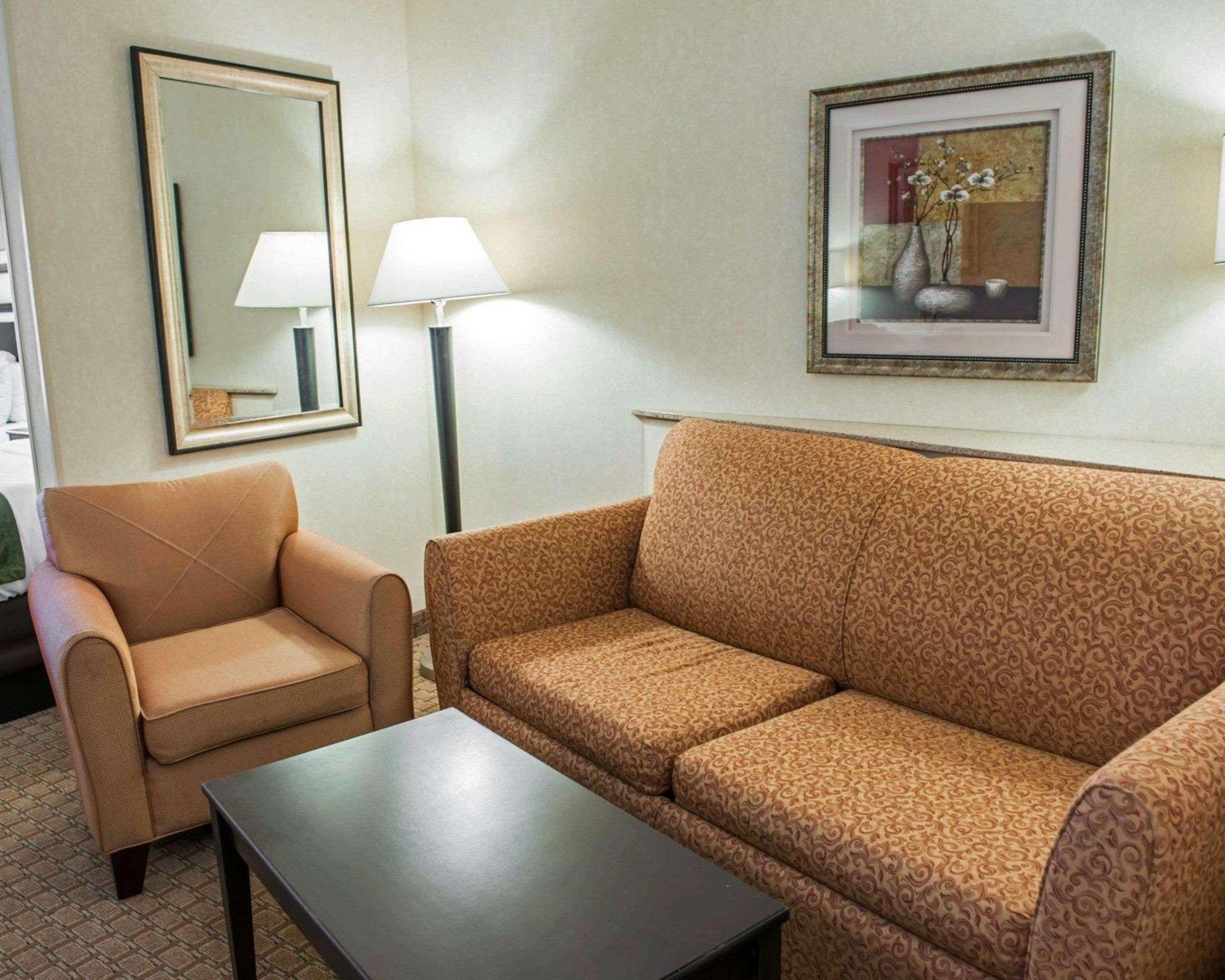 Comfort Suites Southport Екстериор снимка
