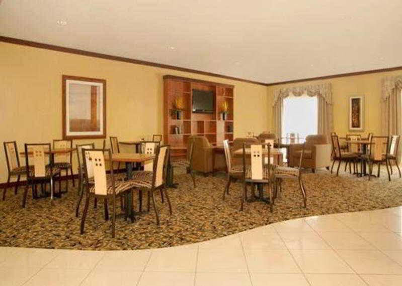 Comfort Suites Southport Екстериор снимка